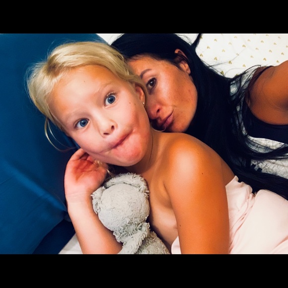 Meet your Posher, Krysten - Picture 2 of 6